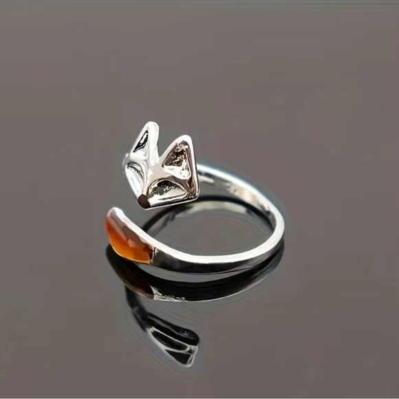 Sly Charm: Red-Tailed or Silver Tailed Fox Adjustable Silver Ring - Picture 5 of 6